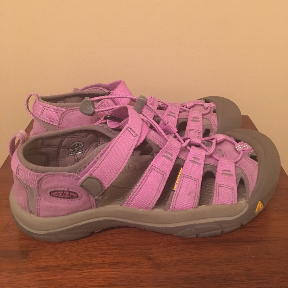 Girls Keen Newport sandals. Gently used condition.