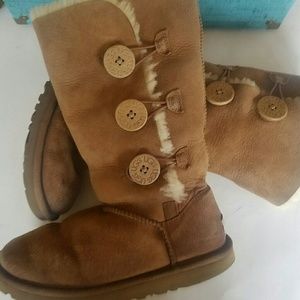 Authentic UGG boots light brown / tan size 5 Authentic UGG boots light brown / tan size 5