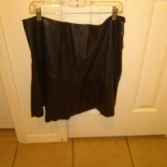 Flare leather skirt - Picture 2 of 2