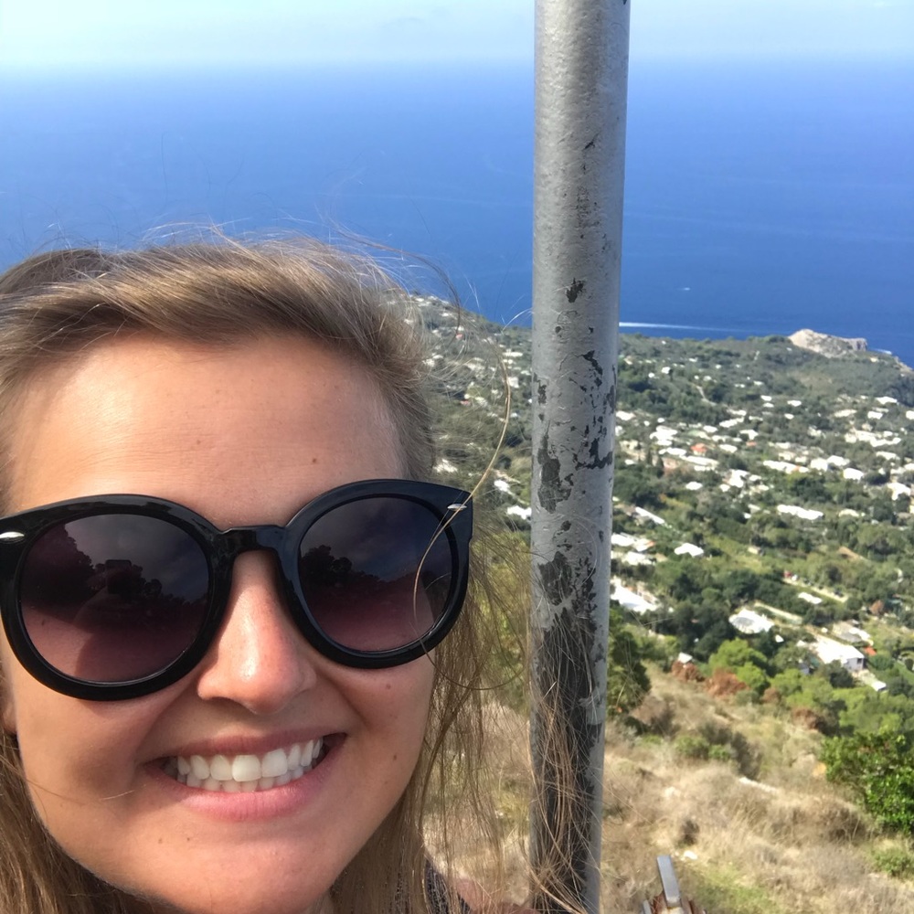 Meet your Posher, Chloe