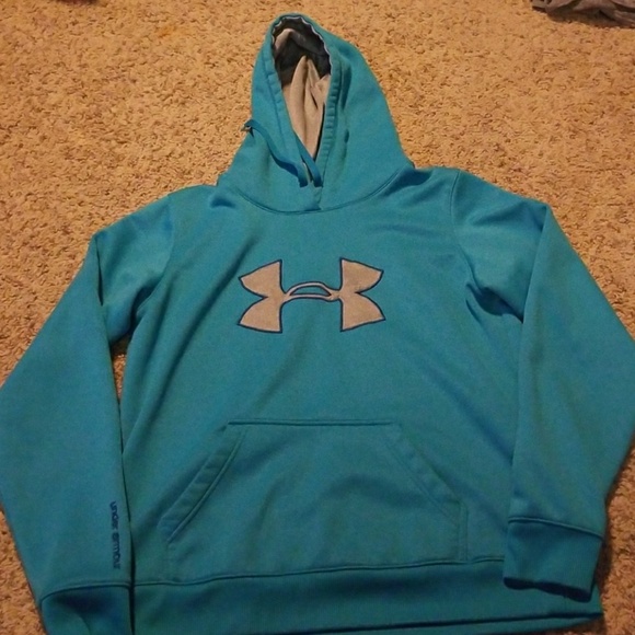 Under Armour Tops - Under Armour sweatshirt