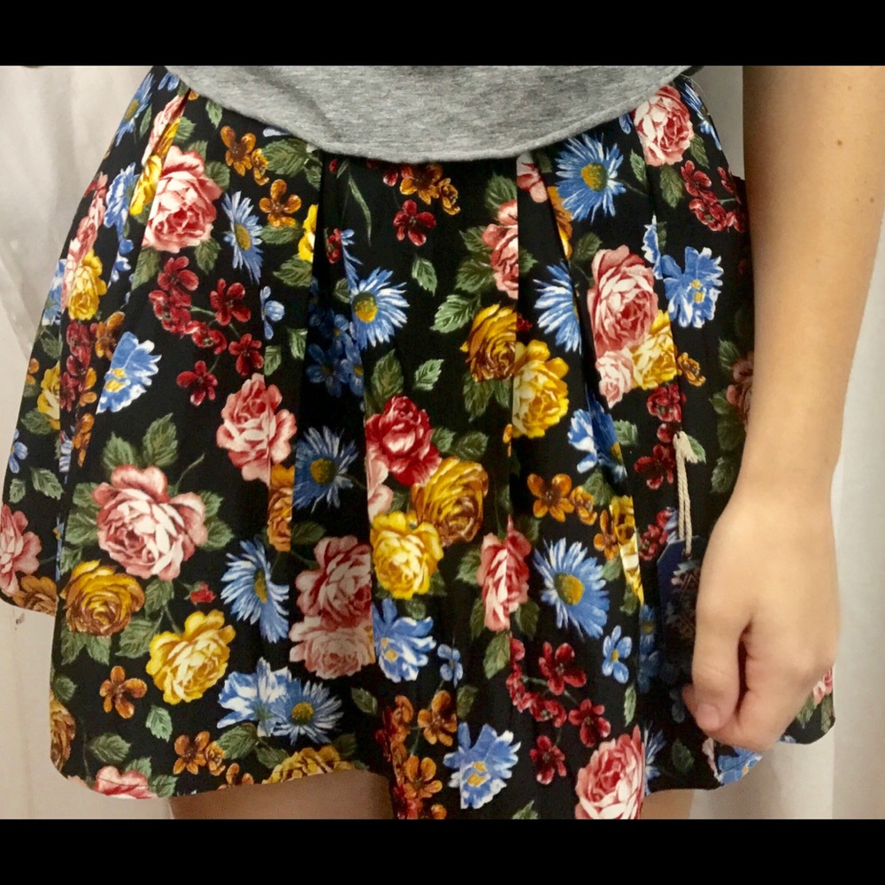Forever 21 Floral skirt 28in waist