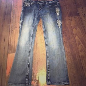 Women’s grace in LA capris