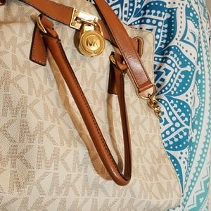 MICHAEL KORS Signature Tote