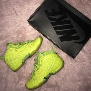 Nike lime little posits size 7youth Nike lime little posits size 7youth