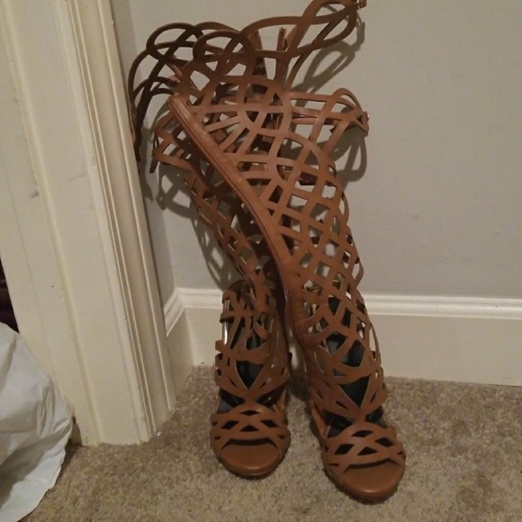 Linyah from shoe dazzle - Picture 1 of 3