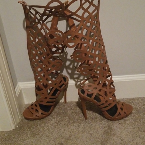 Linyah from shoe dazzle - Picture 2 of 3