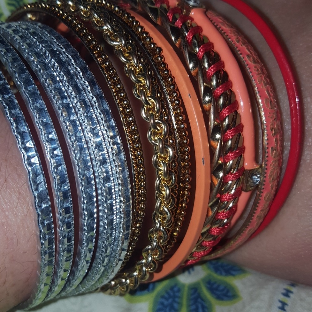 Assorted bangles - Picture 2 of 3