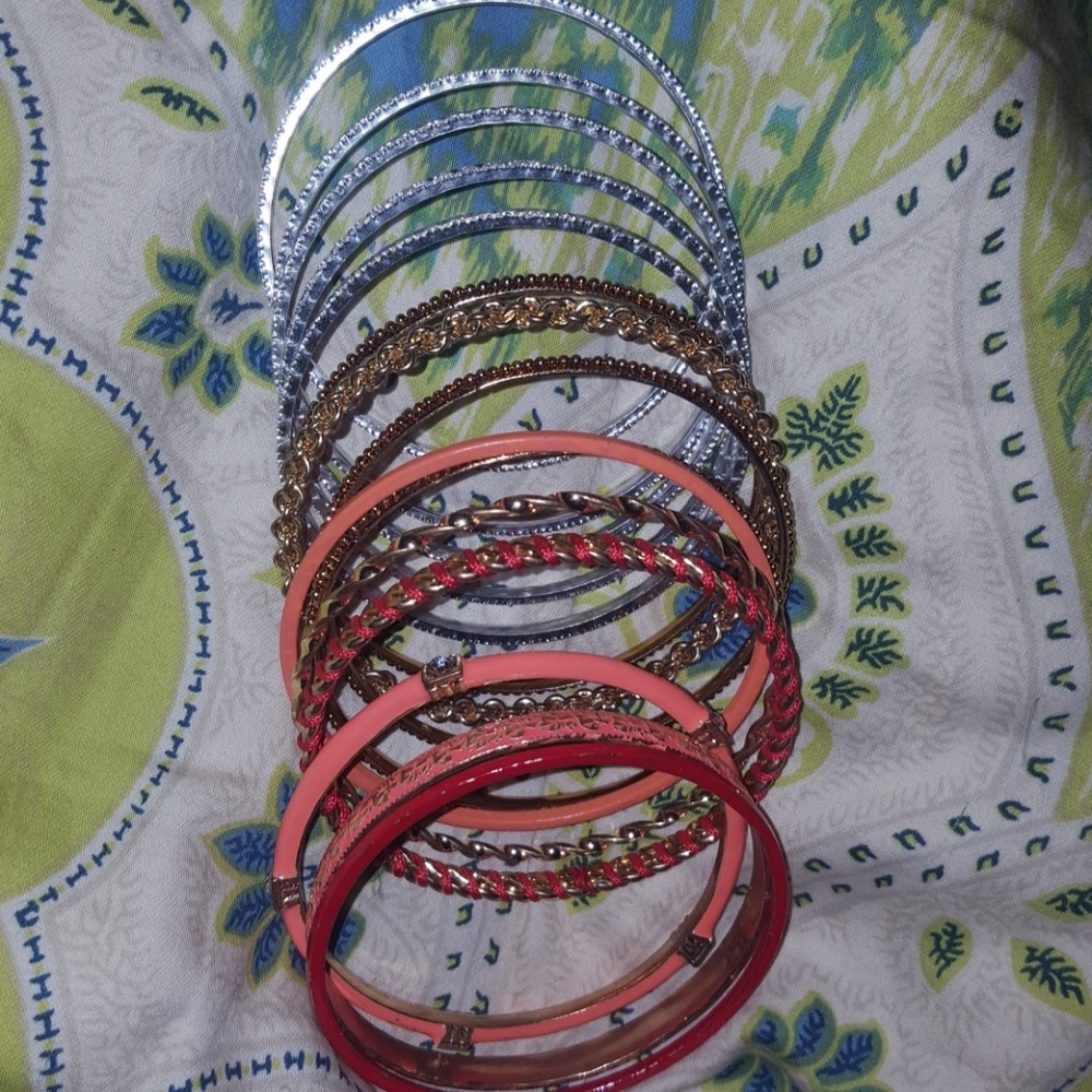 Assorted bangles - Picture 3 of 3