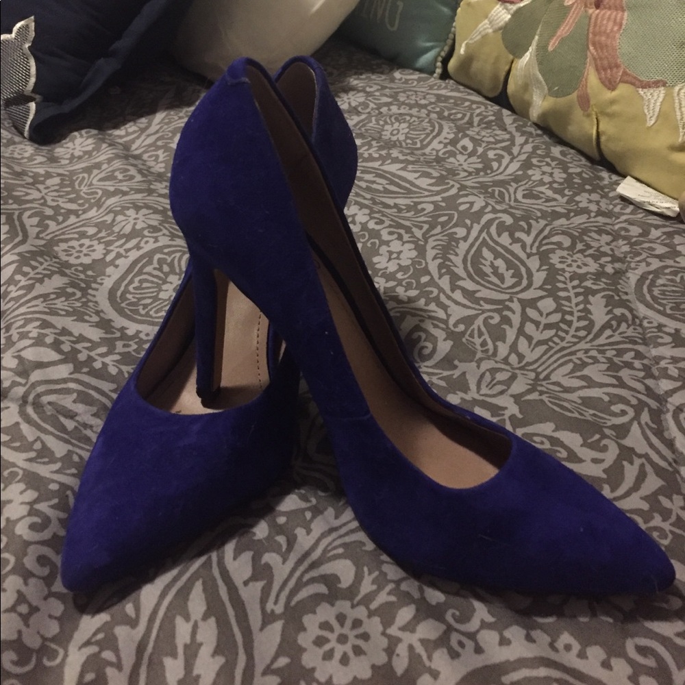 Royal blue Vince Camuto suede and leather pump
