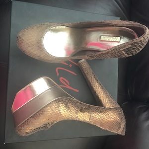 Woman's platform shoes