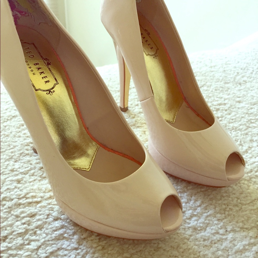Ted Baker UK 5 (US 7) nude/blush open toe