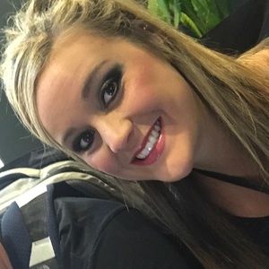 Meet your Posher, Cassandra