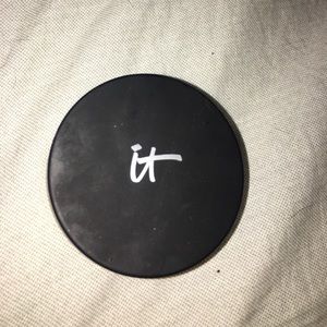 It cosmetics bye bye pores translucent powder