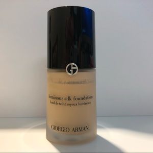 GIORGIO ARMANI luminous silk foundation