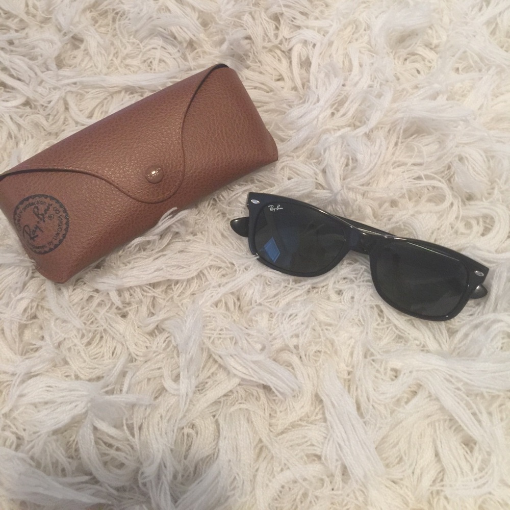 TIMELESS RAY-BAN WAYFARER SUNGLASSES