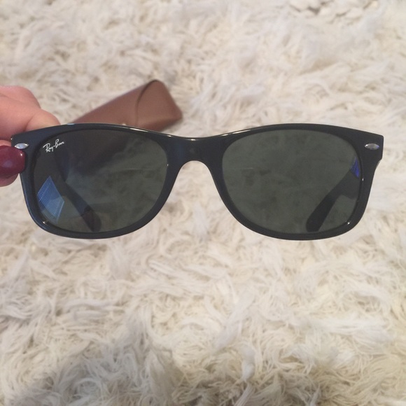 TIMELESS RAY-BAN WAYFARER SUNGLASSES - Picture 3 of 4