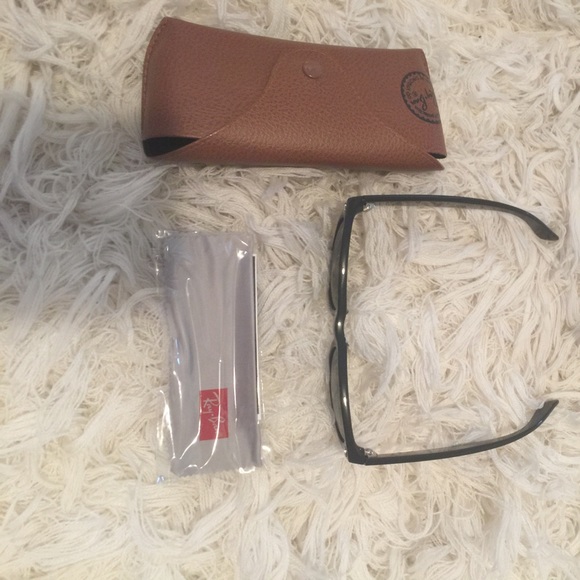 TIMELESS RAY-BAN WAYFARER SUNGLASSES - Picture 4 of 4