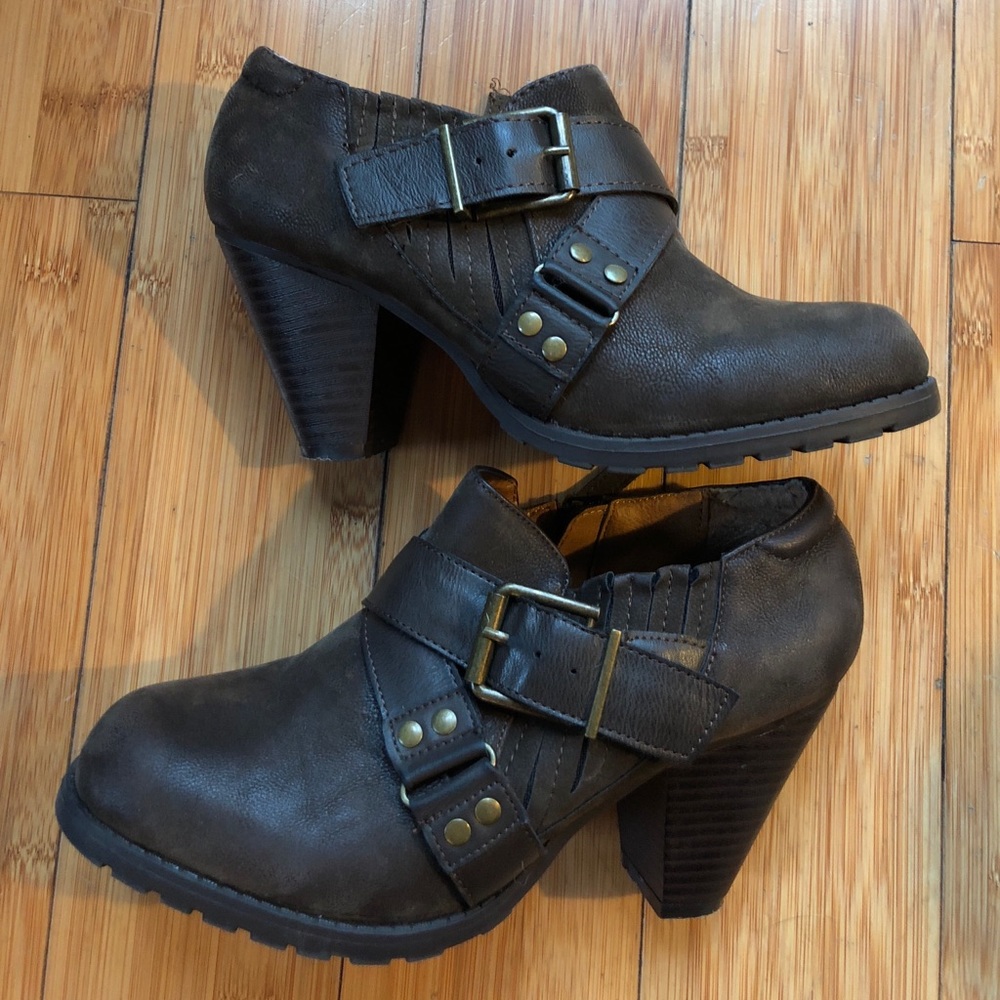 Nubuck leather ankle boots women’s size 6