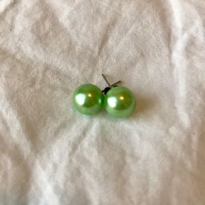 Light green pearl earrings