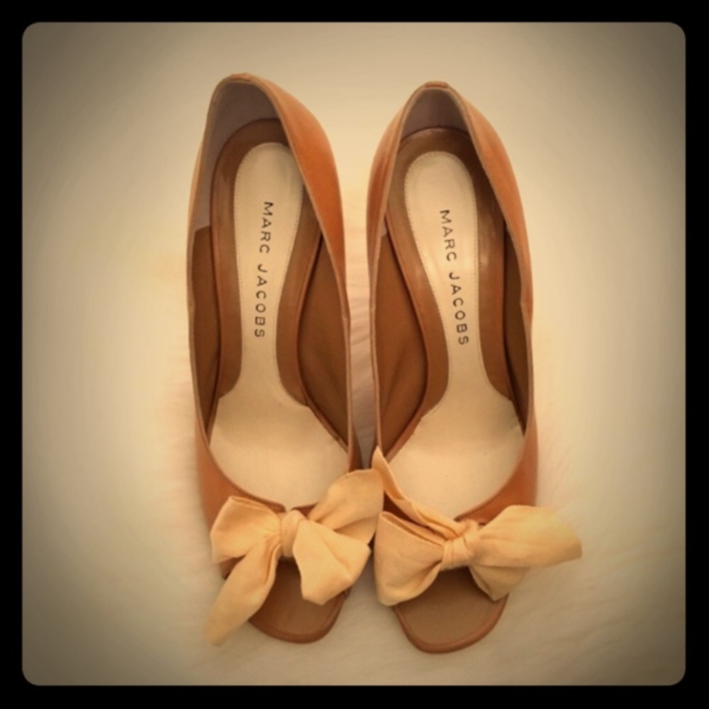 NWOT Marc Jacobs tan leather peep toe heels, 7