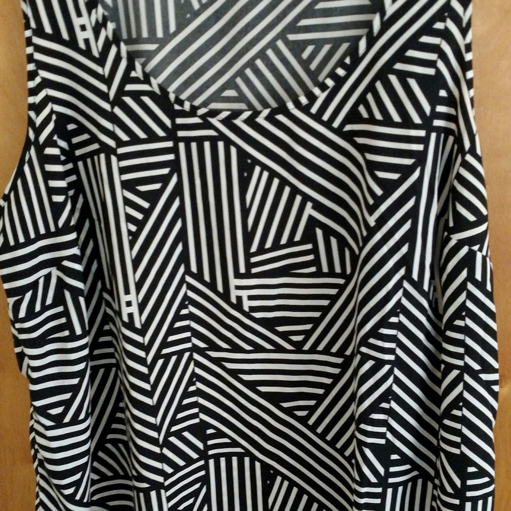 Geometric Pattern Sleeveless Blouse - size 22