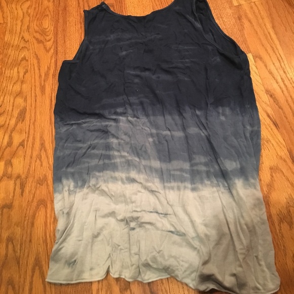 Trust ombré blue color and a loop at the bottom. - Picture 4 of 5