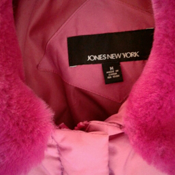 JONES NEW YORK FAUX FUR TRIM PUFFER COAT - Picture 4 of 5