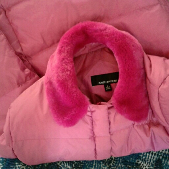 JONES NEW YORK FAUX FUR TRIM PUFFER COAT - Picture 3 of 5