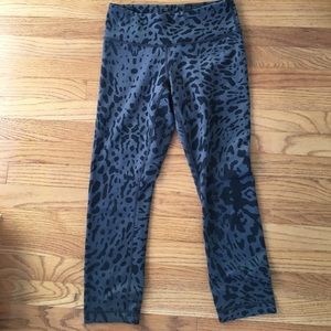 LULULEMON wunder under cropped leggings - size 4