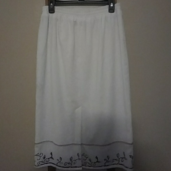 Skirt - Picture 2 of 3