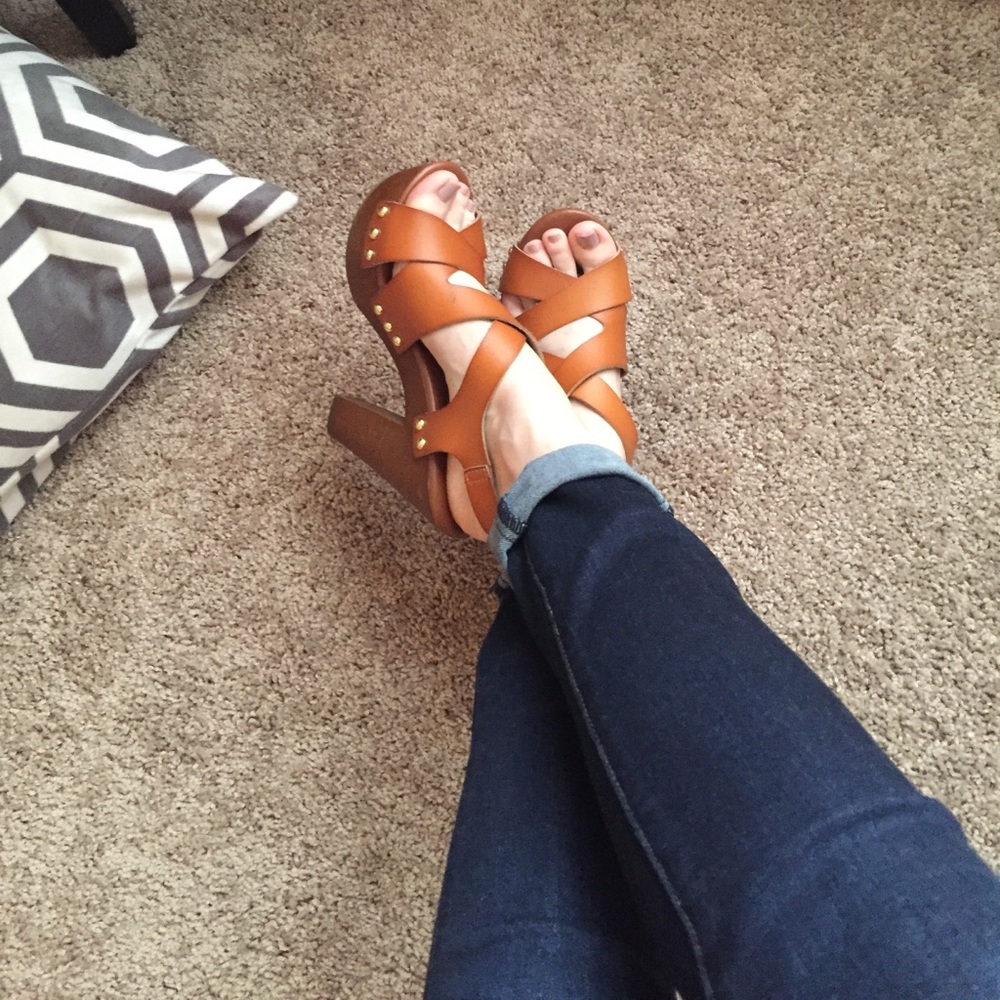 Camel chunk heel strappy shoes