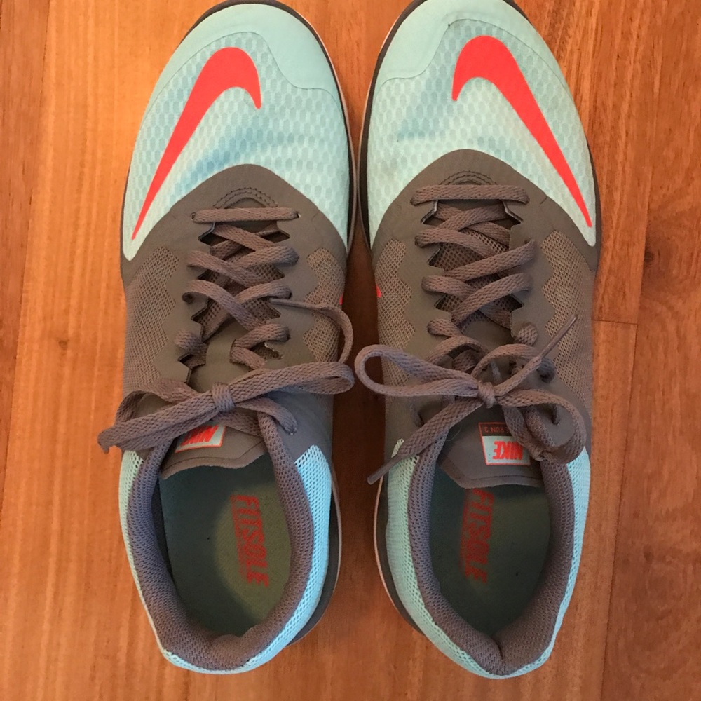 Women's Nike Shoes!