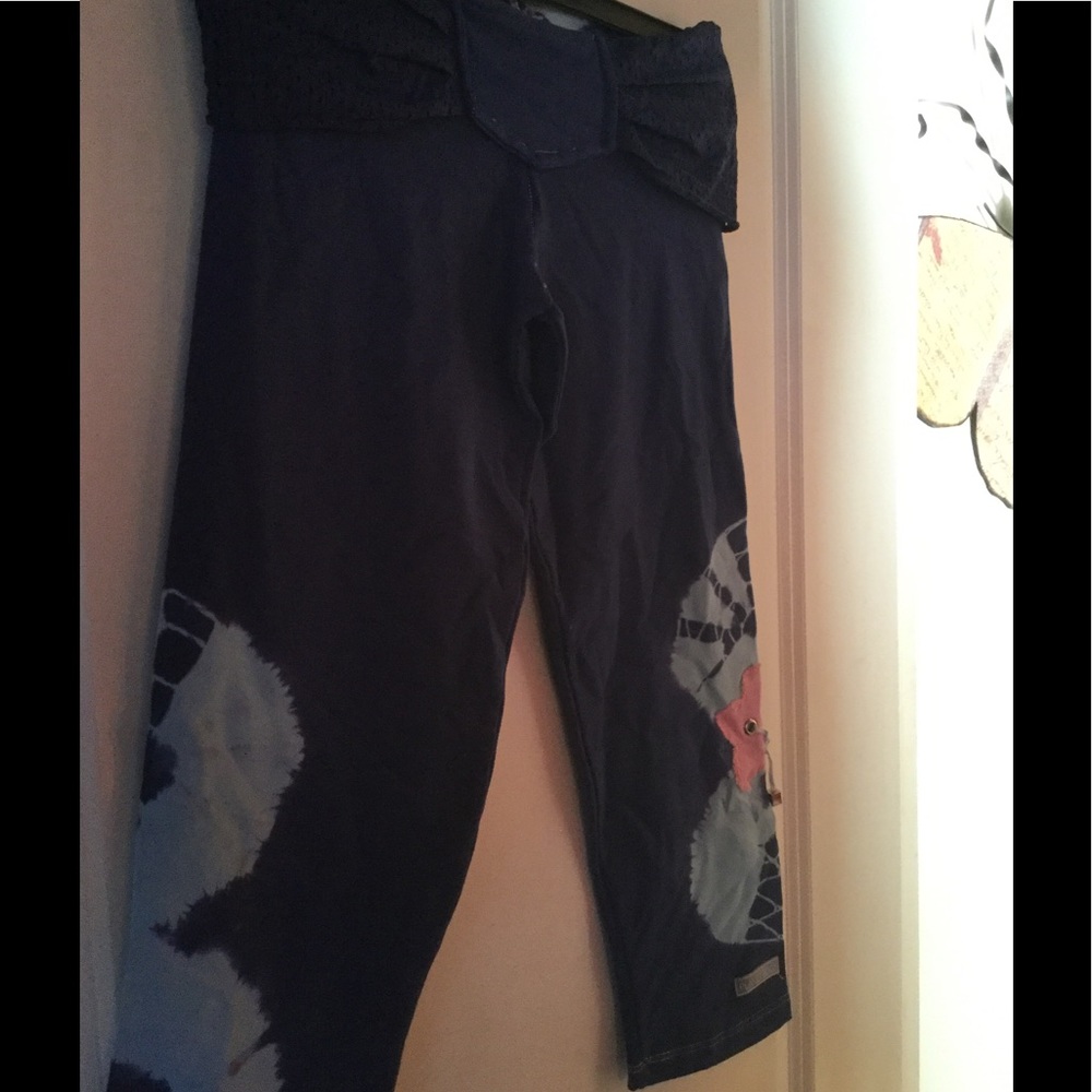 Most unique capris ever! - Picture 2 of 2
