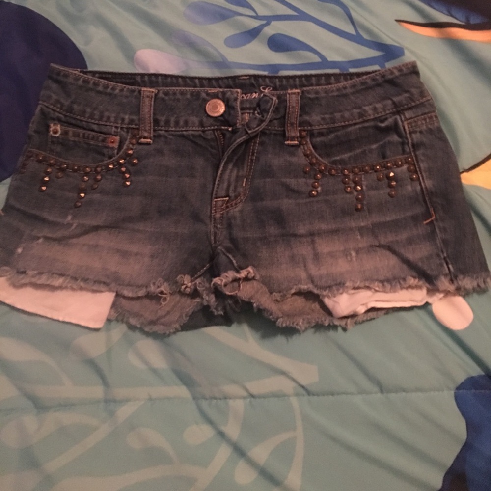 Shorts with pocket detailing