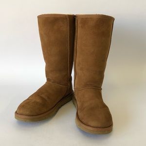 UGG Women’s Chestnut Classic Tall Boots Size 6 UGG Women’s Chestnut Classic Tall Boots Size 6