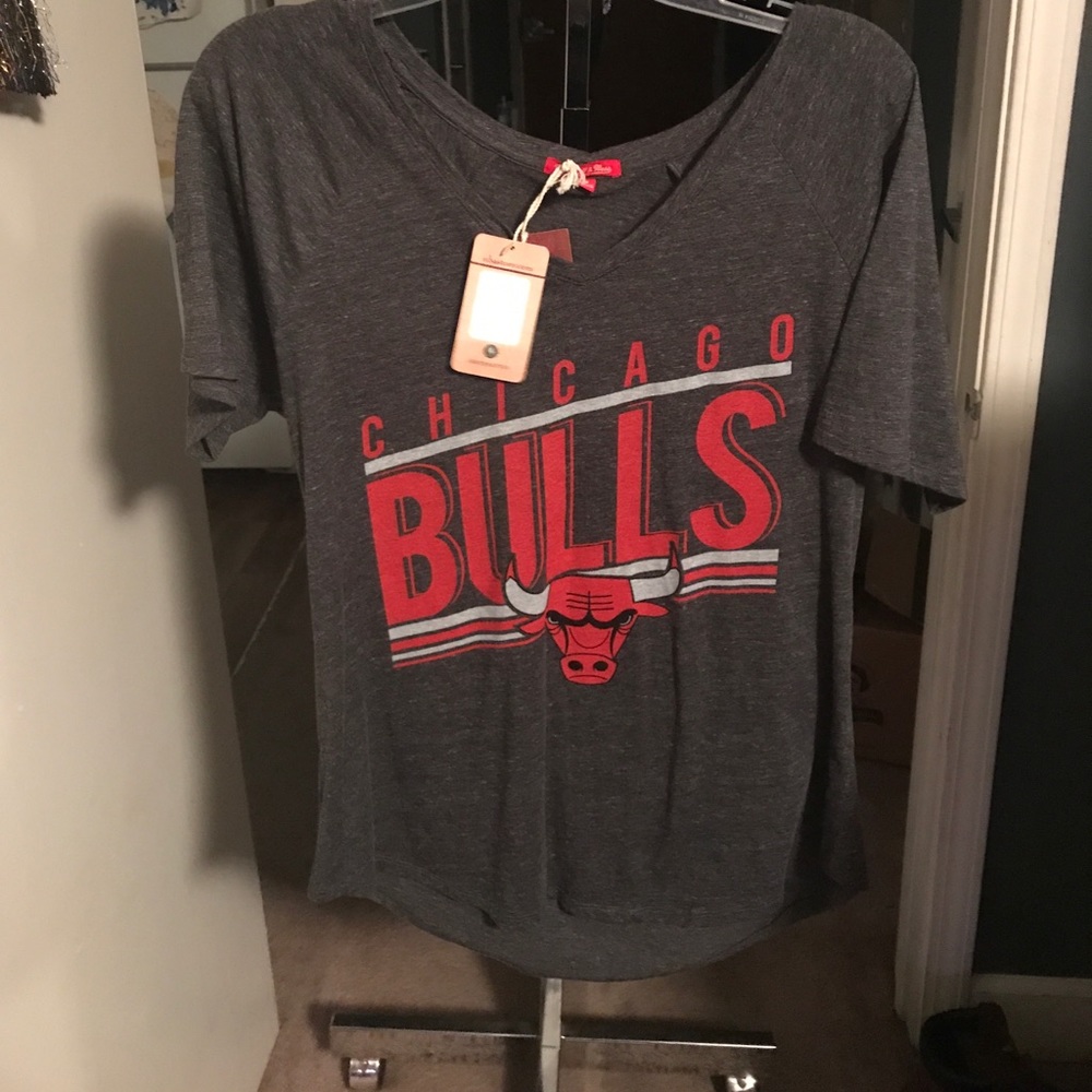 Mitchell & Ness CHicago Bulls V neck