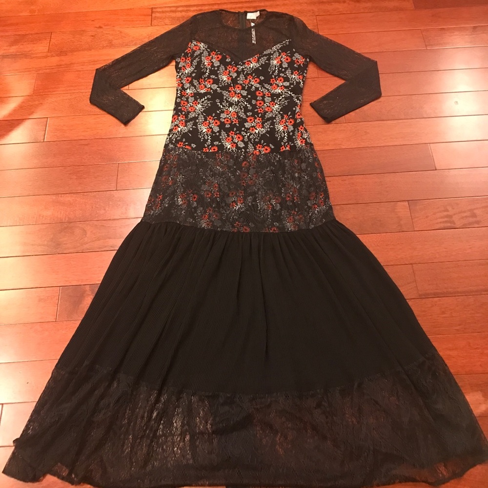 👗NWT Asos floral lace long sleeve maxi