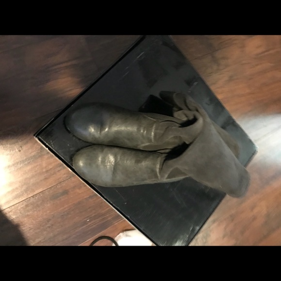 Used once gray leather and suede boots - Picture 2 of 3