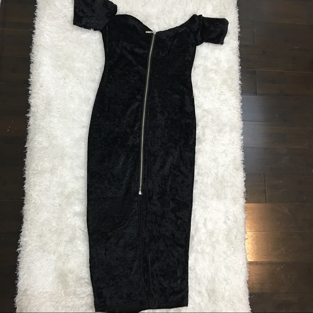 Off Shoulder Zipped Front ShortSleeve Velvet Dress - Picture 7 of 8