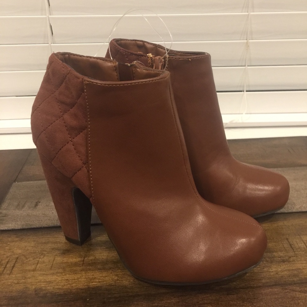 Bamboo Acorn Color Ankle Boot size 7 Faux Fur