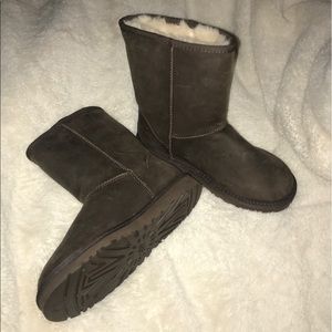 Brown leather UGG boots - GREAT CONDITION! Brown leather UGG boots - GREAT CONDITION!