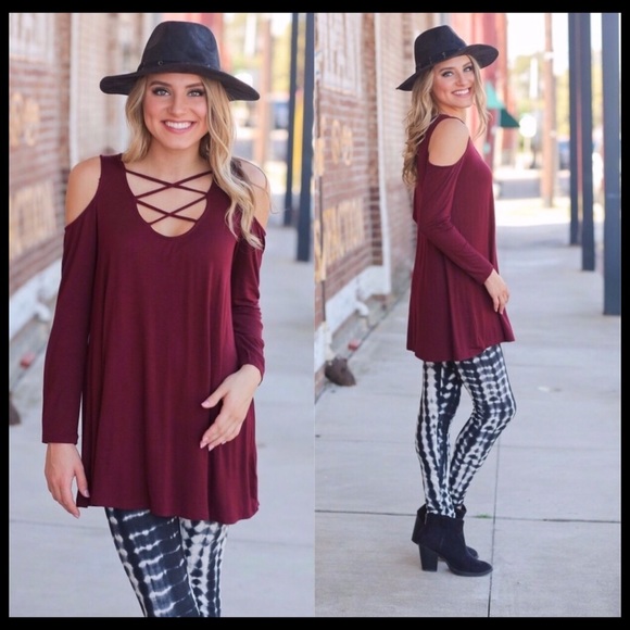 ♦️LAST ONE!♦️BURGUNDY COLD SHOULDER TUNIC♦️ - Picture 2 of 2