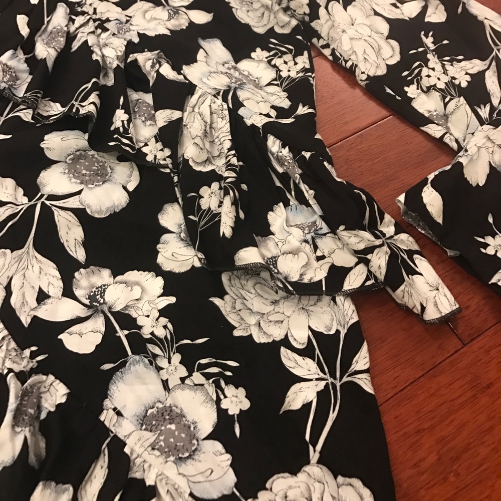 👗Asos black and white floral ruffle midi dress - Picture 2 of 6