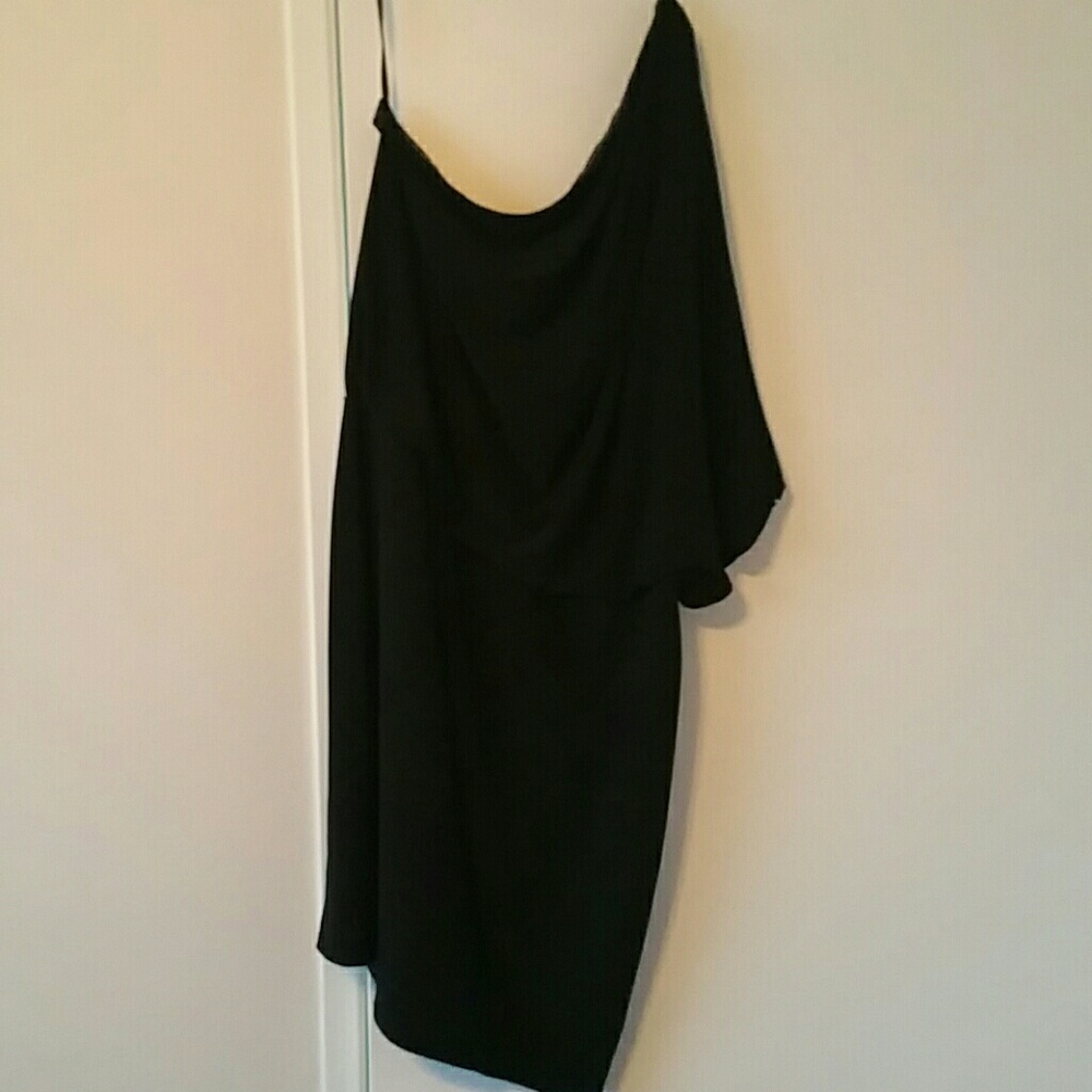 1X Jessica Simpson one shoulder black mini dress