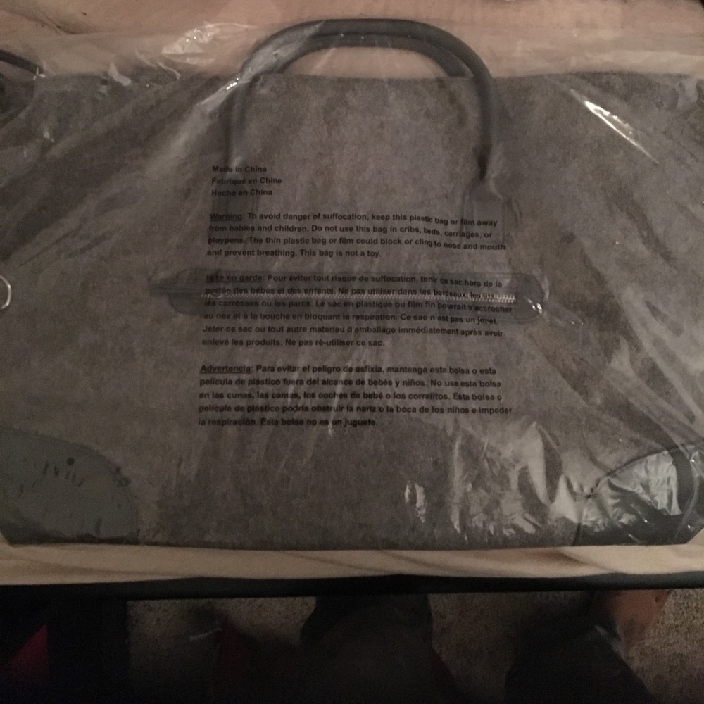 Brand new in bag dsw weekender