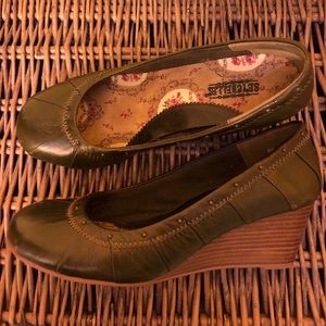 SEYCHELLES olive green leather wedges, size 6.5