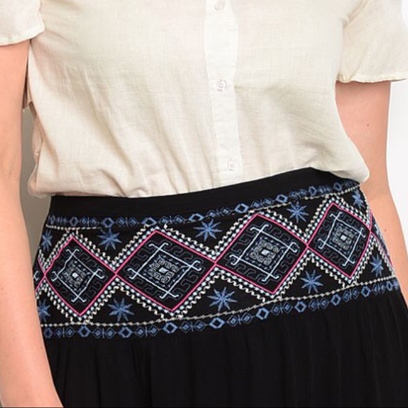 🆕🌸Maxi Skirt Embroidered Waist Black - Picture 3 of 4
