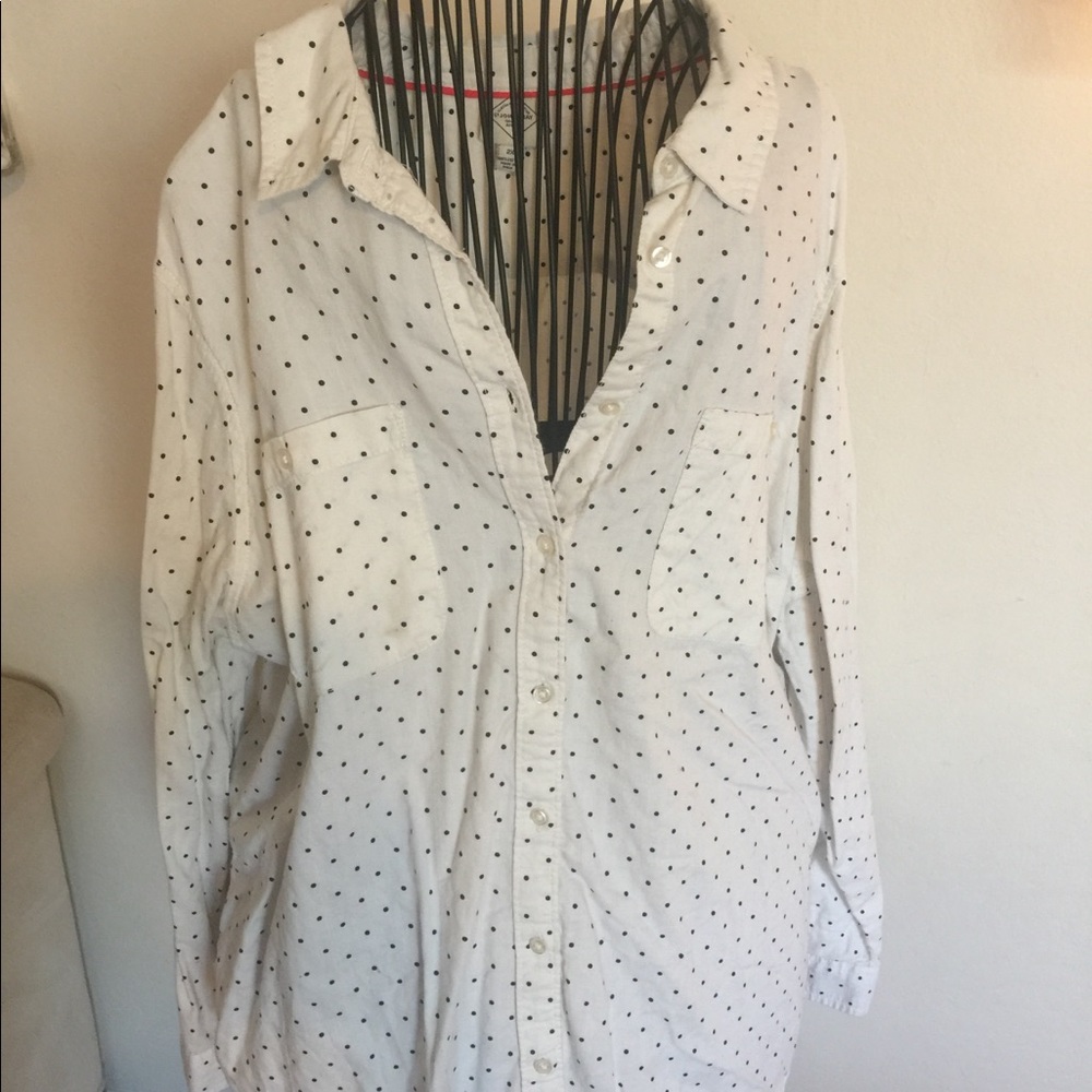 🔴 on SALE, Polka dot button down‼️