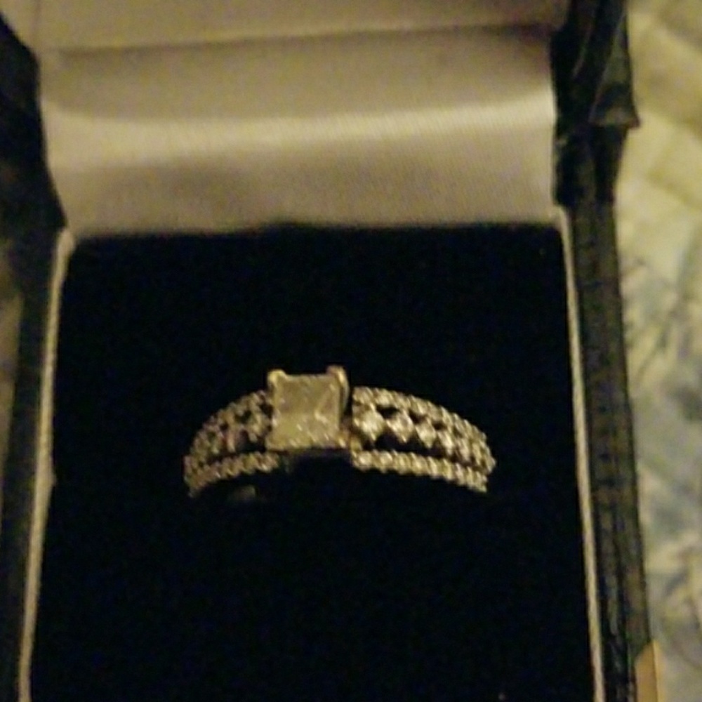 Diamond engagement ring